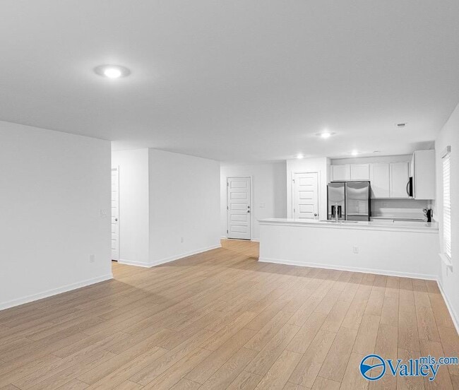 Photo - 182 Labrador Ln