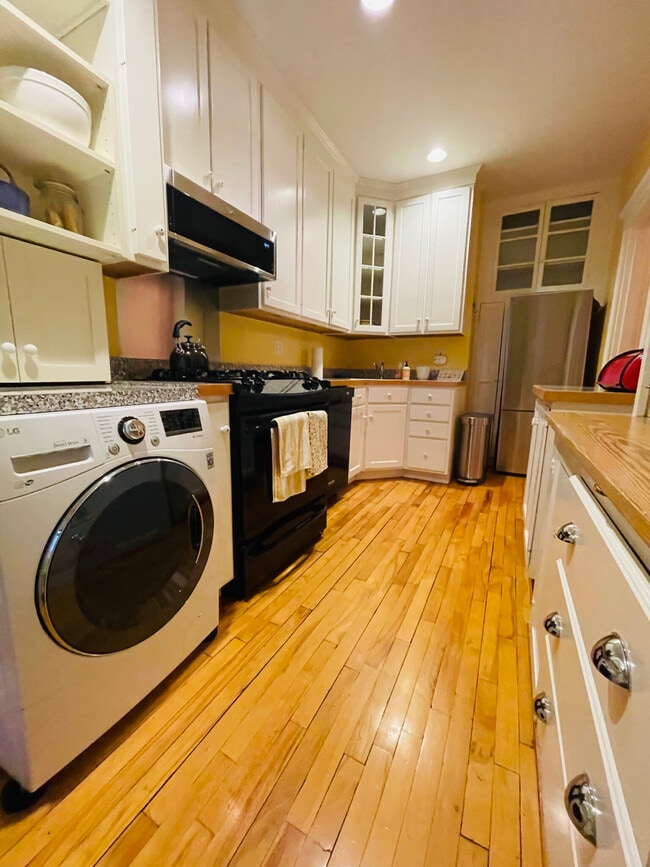 Building Photo - 1988 Commonwealth Ave Unit 9 Rental