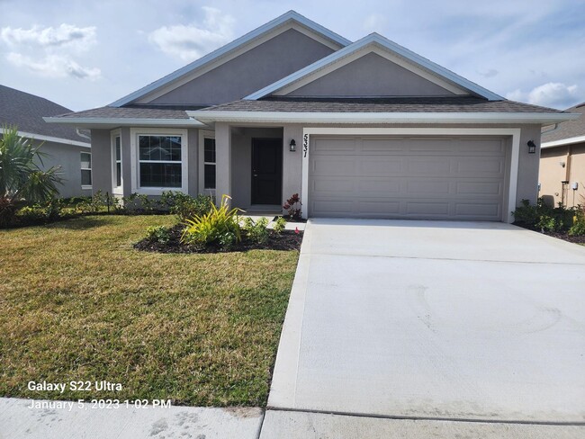 Building Photo - Check out this beautiful 3bd/2ba home in t...