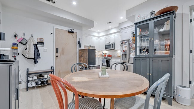 Photo - 1658 K St NE Unidad 2