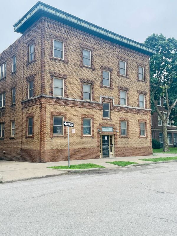 Photo - 701 W Maple Ave