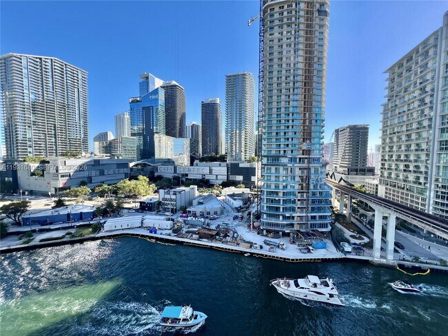 Photo - 92 SW 3rd St Unidad 1503