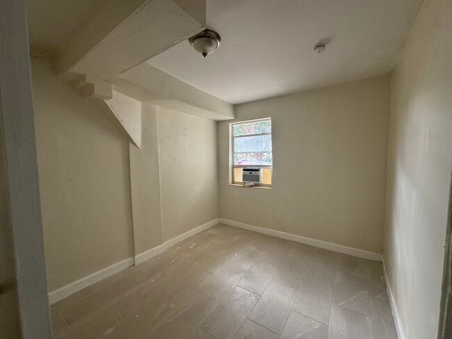 Den/Office - 1838 NW 1st Pl Unit 2