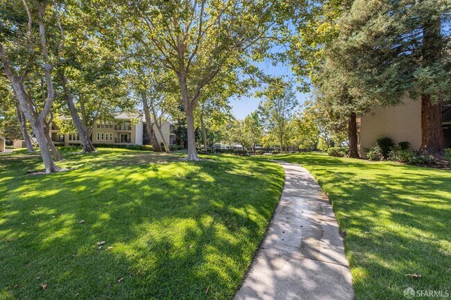 Photo - 1910 Barrymore Common