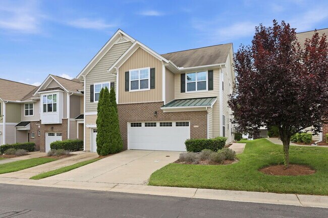 Photo - 7215 Ladbrooke St