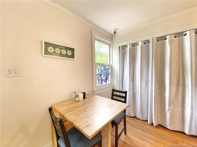 Photo - 249 Melville Dr
