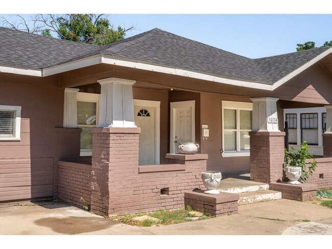 Building Photo - 3024 College Ave Rental