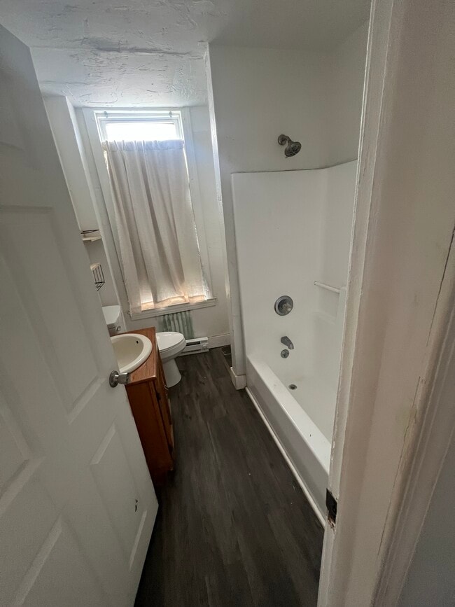 Baño - 158 W Jackson St