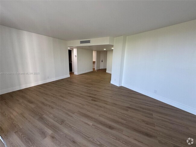 Building Photo - 3475 N Country Club Dr Unit 511 Rental