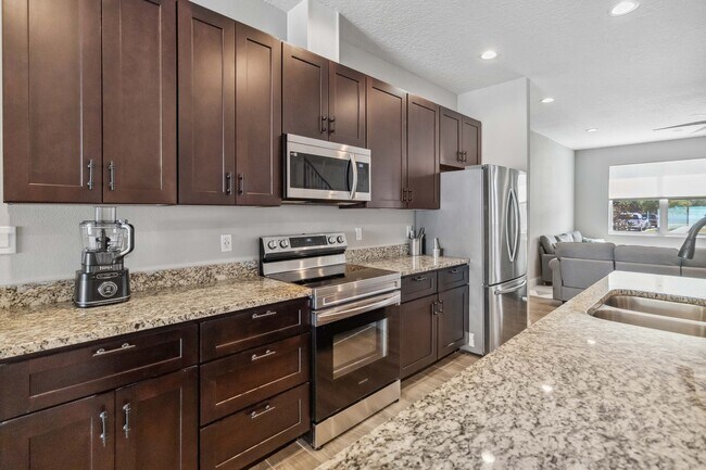 Photo - 6592 Taxiway Cir