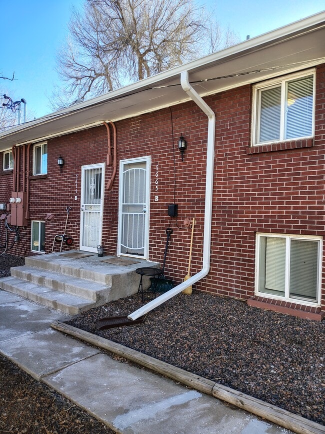HDR exterior - front entrance - 5655 W Ellsworth Ave Unit B (Right Lower 1bd 2lvng)