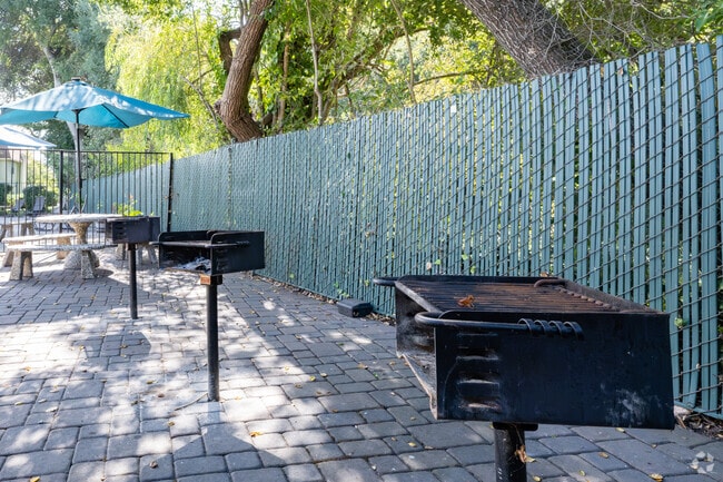 BBQ - McDouall Apartments