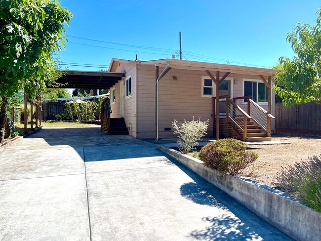 Building Photo - Charming two bedroom home in Mirabel Heights!