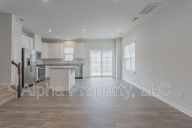 Photo - 520 Huntingdale Pl