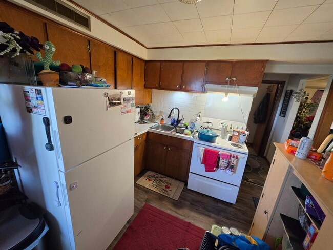 Photo - 400 E 2nd St Unit 2 bed