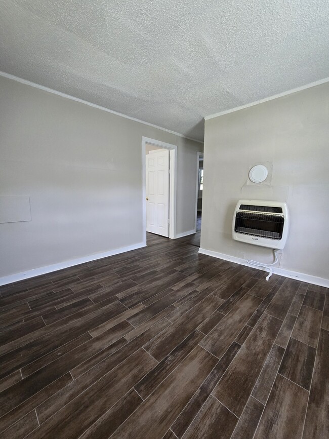 Photo - 855 Bowie St