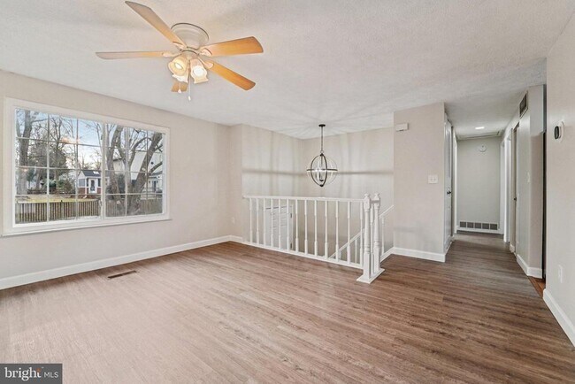 Photo - 308 Raussell Pl