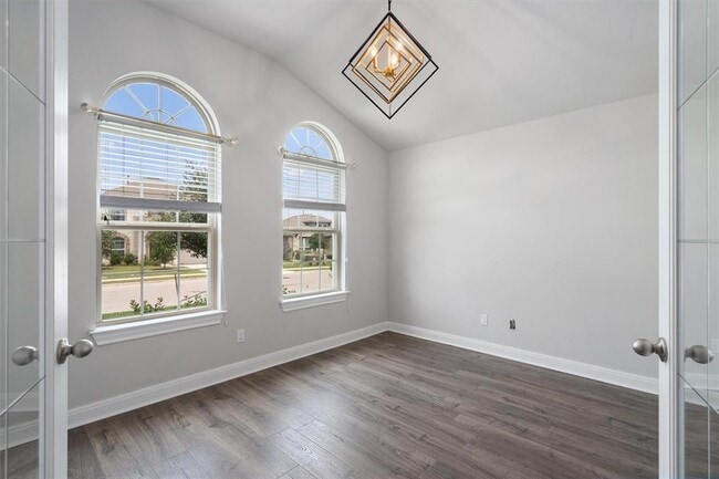 Photo - 520 Middle Brook Dr