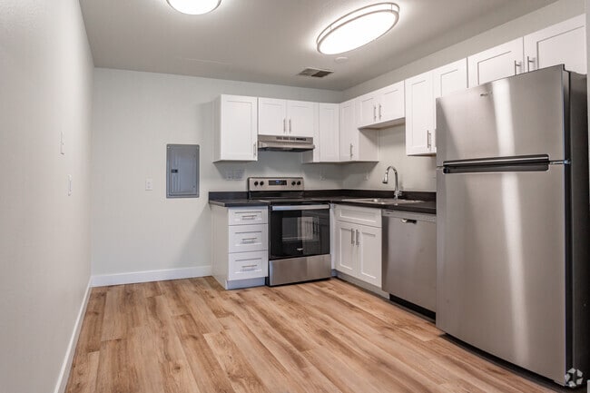 C - 2BD, 1BA - 622SF
