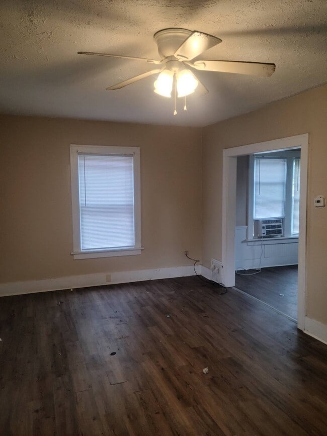 Photo - 218 Kennet Ct NW