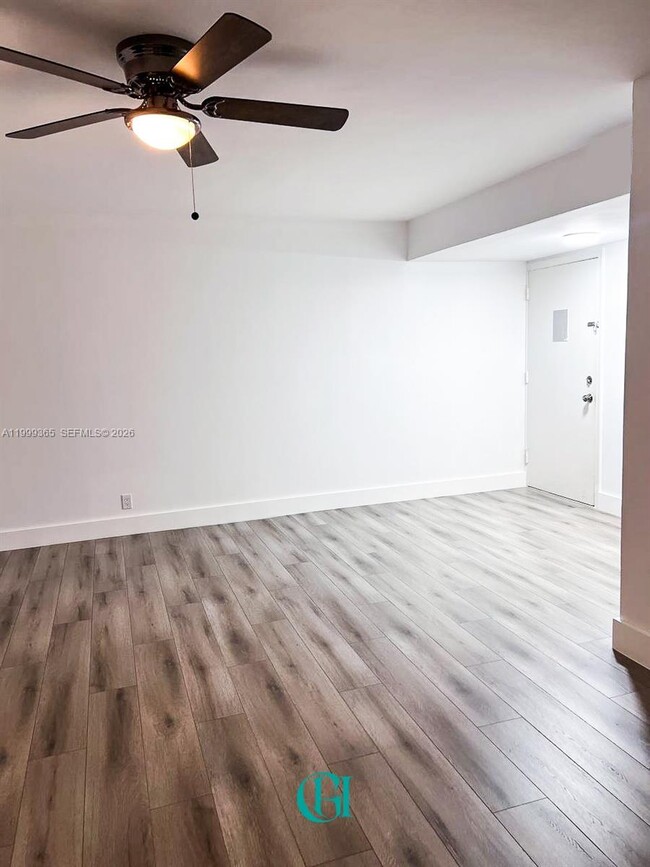 Photo - 102 SE 10th St Unit 101