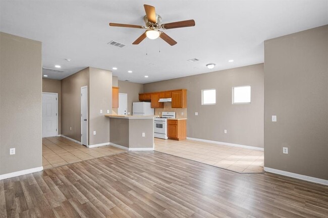 Photo - 7502 Lazy Creek Dr