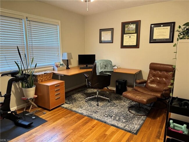 Photo - 3716 S Queensgrove Cir