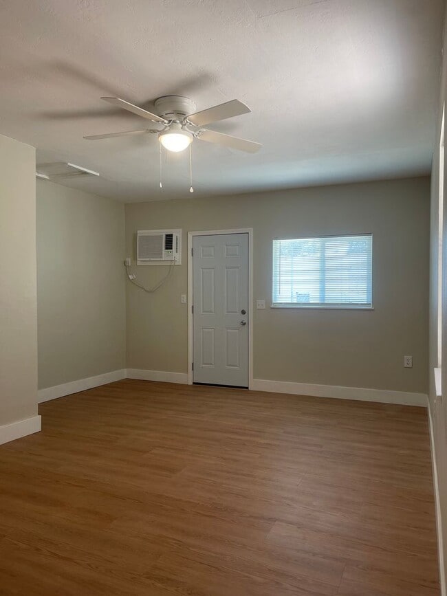 Photo - 2762-2764 Lanning Ave Unidad 2764/A