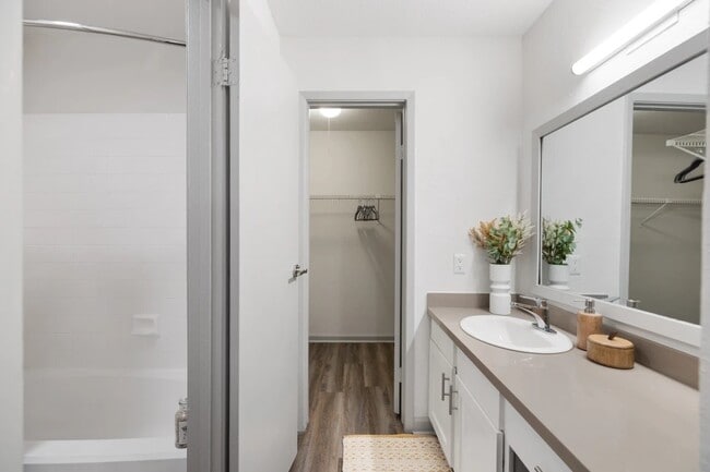 Building Photo - 2800 S Dairy Ashford Rd Unit 902