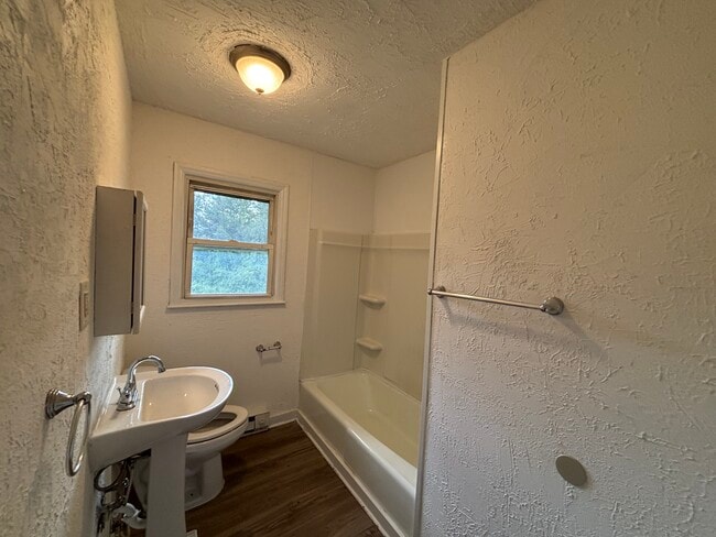 Photo - 103 Hanks St