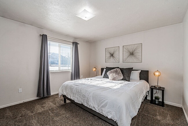 Photo - 640 Old Hwy 30 W