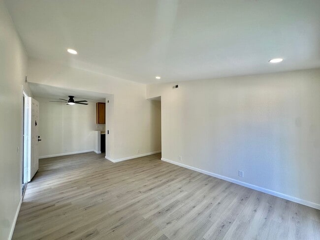4065 Porte La Paz Unit 165