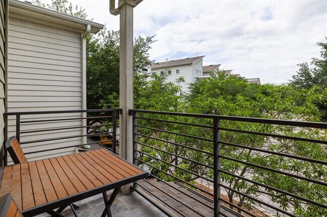 2705 Halcyon Dr Unit 7