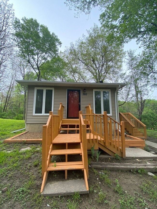 Building Photo - Updated 3 Bedroom 2.5 Bathrooms Rental