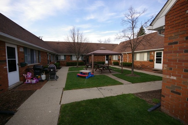 Photo - Courtview Apartments