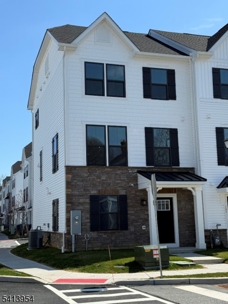 Photo - 106 E Stiger St
