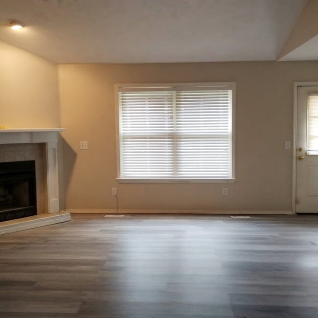 513 W Chestnut Rd