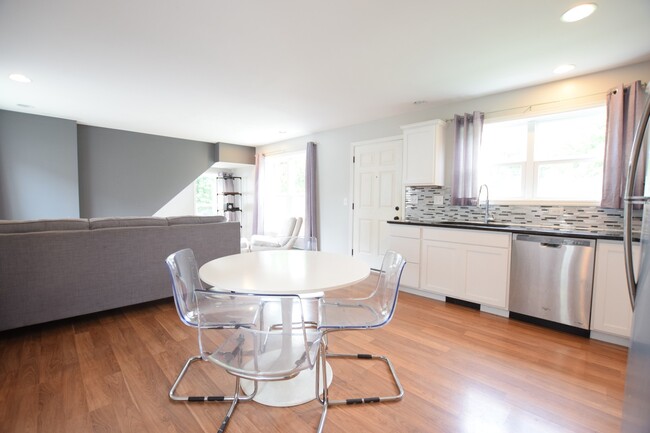 Building Photo - 605 S Aurora St Unit 1 Rental