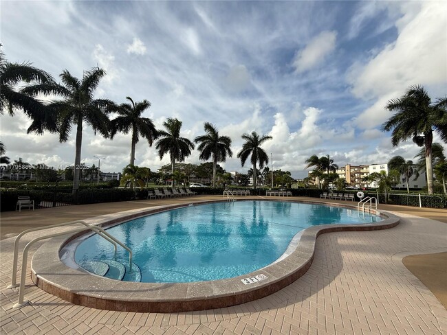 Photo - 447 Fanshaw K Condo Unit 447