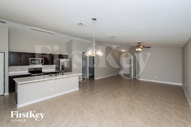 Photo - 785 Coconut St SE