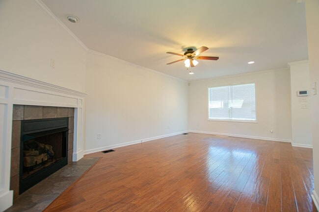 Photo - Pet Friendly Three Bedroom!