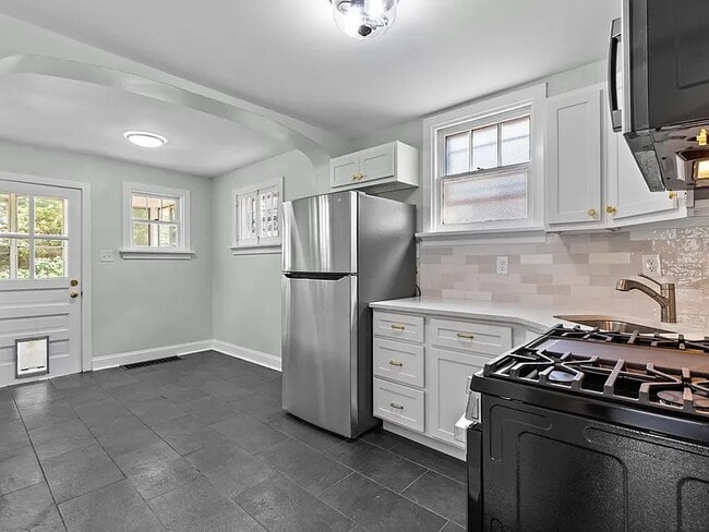 Photo - 2234 Yale Ave