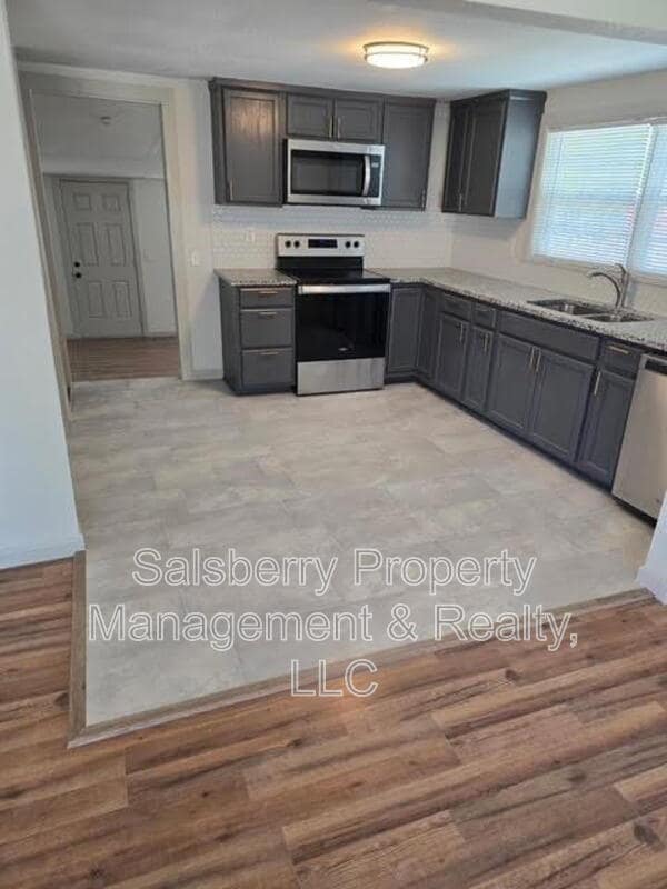 Photo - 1100 SE 9th St