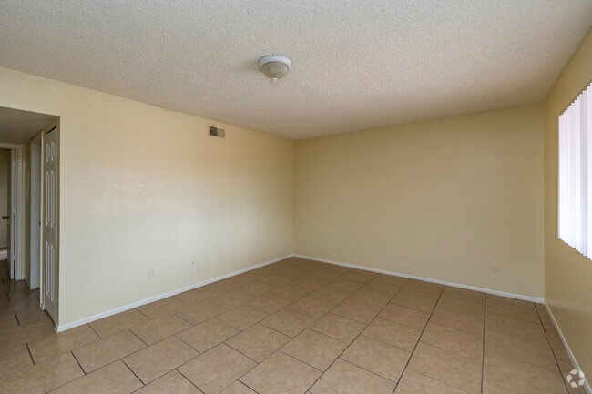 2BR, 1BA - 872SF - Living Room