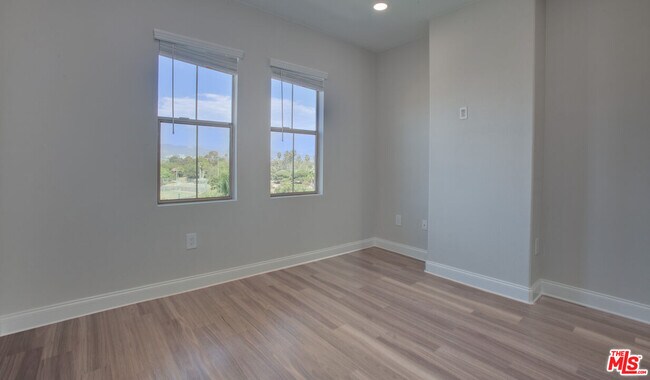 Photo - 6280 W 3rd St Unidad 422