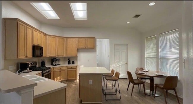 18 E Russet Grove Cir