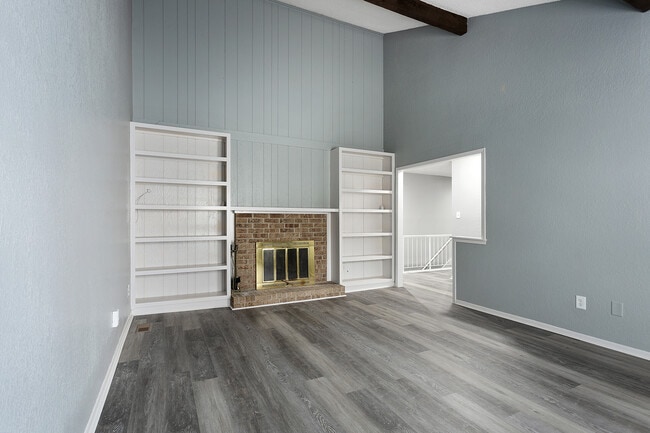 Photo - 586 NW Valleybrook Rd