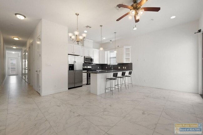 Photo - 110 E Retama St