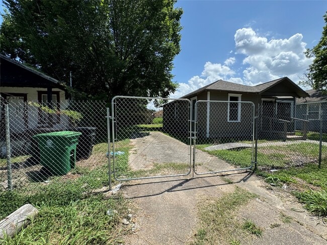 Photo - 3428 Reeves St