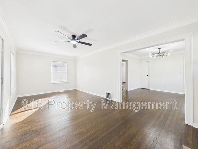 Building Photo - 4542 Chestnut Ave